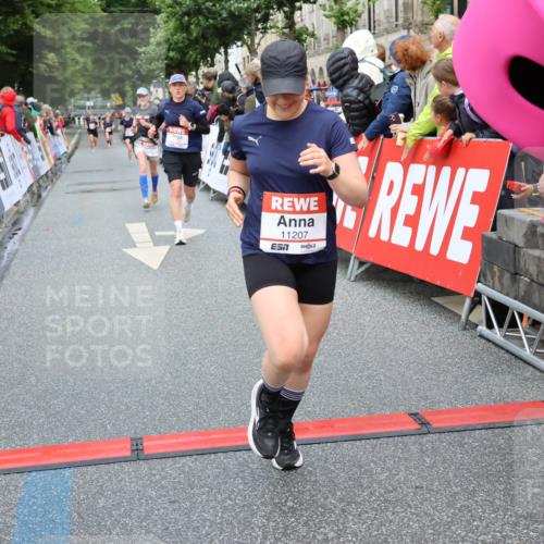 14.06.2026 - REWE Women's Run Strokosch-Dieckow http://msf.ph/oto/9763392 14.06.2026 09:50:52 Ziel 10085, 10192, 10749, 11105, 11146, 11207, 11396 meine-sportfotos.de