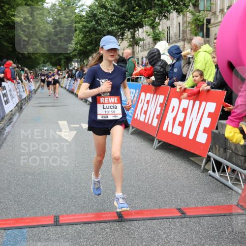 14.06.2026 - REWE Women's Run Strokosch-Dieckow http://msf.ph/oto/9763664 14.06.2026 09:51:00 Ziel 10085, 10159, 10749 meine-sportfotos.de