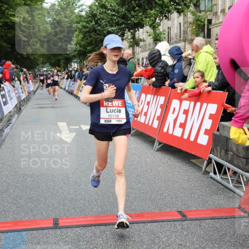 14.06.2026 - REWE Women's Run Strokosch-Dieckow http://msf.ph/oto/9763683 14.06.2026 09:51:00 Ziel 10085, 10159, 10749 meine-sportfotos.de