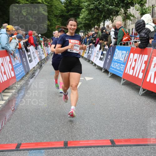 14.06.2026 - REWE Women's Run Strokosch-Dieckow http://msf.ph/oto/9763722 14.06.2026 09:51:06 Ziel 10039, 10159, 10312, 10618, 10666 meine-sportfotos.de