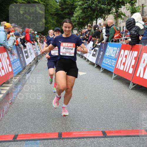 14.06.2026 - REWE Women's Run Strokosch-Dieckow http://msf.ph/oto/9763775 14.06.2026 09:51:07 Ziel 10039, 10159, 10312, 10618, 10666, 11003 meine-sportfotos.de