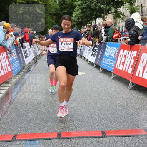 14.06.2026 - REWE Women's Run Strokosch-Dieckow http://msf.ph/oto/9763790 14.06.2026 09:51:07 Ziel 10039, 10159, 10312, 10618, 10666, 11003 meine-sportfotos.de