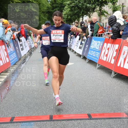 14.06.2026 - REWE Women's Run Strokosch-Dieckow http://msf.ph/oto/9763806 14.06.2026 09:51:07 Ziel 10039, 10159, 10312, 10618, 10666, 11003 meine-sportfotos.de