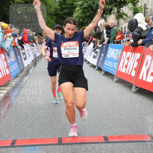 14.06.2026 - REWE Women's Run Strokosch-Dieckow http://msf.ph/oto/9763854 14.06.2026 09:51:07 Ziel 10039, 10159, 10312, 10618, 10666, 11003 meine-sportfotos.de