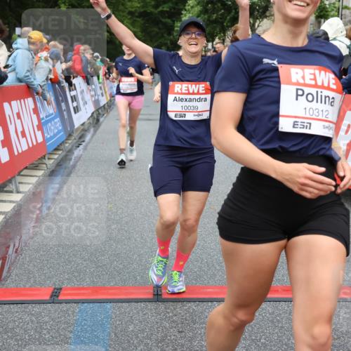 14.06.2026 - REWE Women's Run Strokosch-Dieckow http://msf.ph/oto/9763870 14.06.2026 09:51:08 Ziel 10039, 10091, 10159, 10312, 10618, 10666, 11003 meine-sportfotos.de