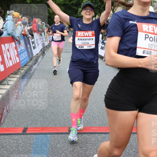 14.06.2026 - REWE Women's Run Strokosch-Dieckow http://msf.ph/oto/9763885 14.06.2026 09:51:08 Ziel 10039, 10091, 10159, 10312, 10618, 10666, 11003 meine-sportfotos.de