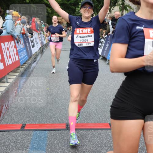 14.06.2026 - REWE Women's Run Strokosch-Dieckow http://msf.ph/oto/9763899 14.06.2026 09:51:08 Ziel 10039, 10091, 10159, 10312, 10618, 10666, 11003 meine-sportfotos.de