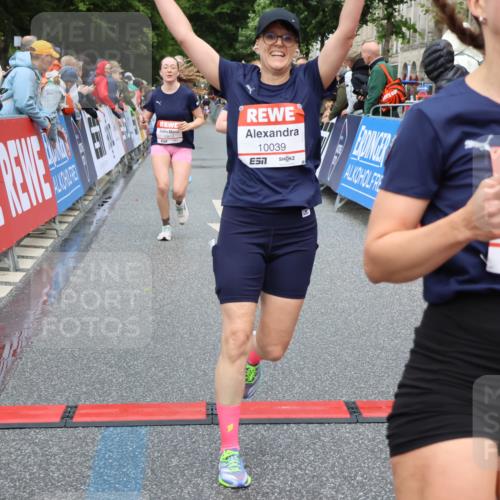 14.06.2026 - REWE Women's Run Strokosch-Dieckow http://msf.ph/oto/9763916 14.06.2026 09:51:08 Ziel 10039, 10091, 10159, 10312, 10618, 10666, 11003 meine-sportfotos.de