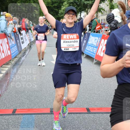 14.06.2026 - REWE Women's Run Strokosch-Dieckow http://msf.ph/oto/9763930 14.06.2026 09:51:08 Ziel 10039, 10091, 10159, 10312, 10618, 10666, 11003 meine-sportfotos.de