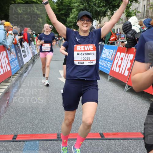 14.06.2026 - REWE Women's Run Strokosch-Dieckow http://msf.ph/oto/9763942 14.06.2026 09:51:08 Ziel 10039, 10091, 10159, 10312, 10618, 10666, 11003 meine-sportfotos.de