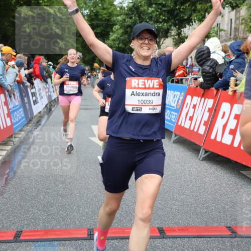 14.06.2026 - REWE Women's Run Strokosch-Dieckow http://msf.ph/oto/9763956 14.06.2026 09:51:08 Ziel 10039, 10091, 10159, 10312, 10618, 10666, 11003 meine-sportfotos.de