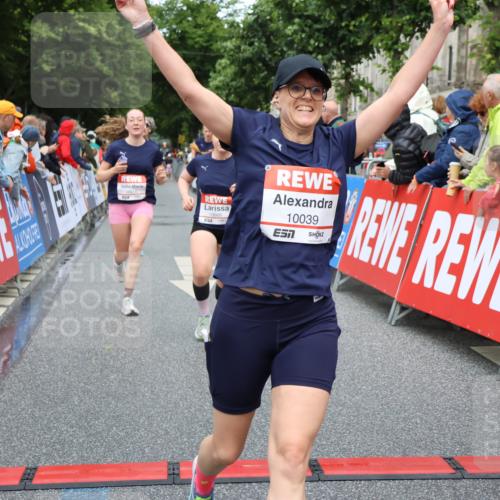 14.06.2026 - REWE Women's Run Strokosch-Dieckow http://msf.ph/oto/9763972 14.06.2026 09:51:08 Ziel 10039, 10091, 10159, 10312, 10618, 10666, 11003 meine-sportfotos.de