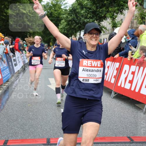 14.06.2026 - REWE Women's Run Strokosch-Dieckow http://msf.ph/oto/9763988 14.06.2026 09:51:09 Ziel 10039, 10091, 10312, 10618, 10666, 11003 meine-sportfotos.de