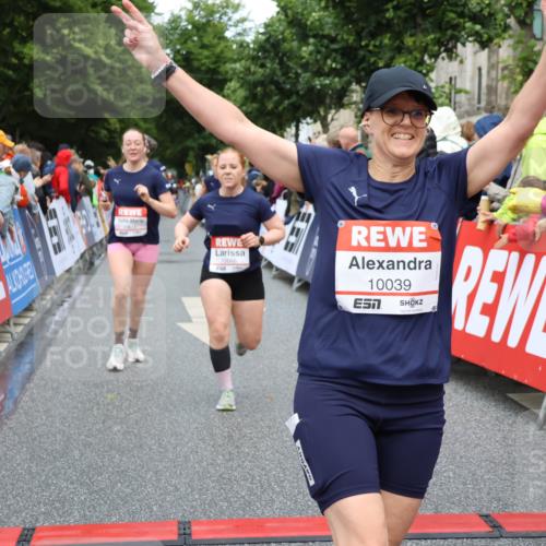 14.06.2026 - REWE Women's Run Strokosch-Dieckow http://msf.ph/oto/9764016 14.06.2026 09:51:09 Ziel 10039, 10091, 10312, 10618, 10666, 11003 meine-sportfotos.de
