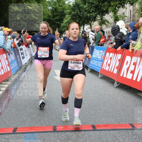 14.06.2026 - REWE Women's Run Strokosch-Dieckow http://msf.ph/oto/9764086 14.06.2026 09:51:10 Ziel 10039, 10091, 10312, 10618, 10666, 11003 meine-sportfotos.de