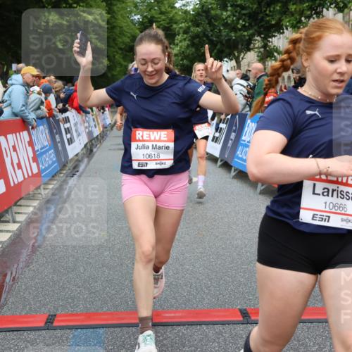 14.06.2026 - REWE Women's Run Strokosch-Dieckow http://msf.ph/oto/9764176 14.06.2026 09:51:10 Ziel 10039, 10091, 10312, 10618, 10666, 11003 meine-sportfotos.de