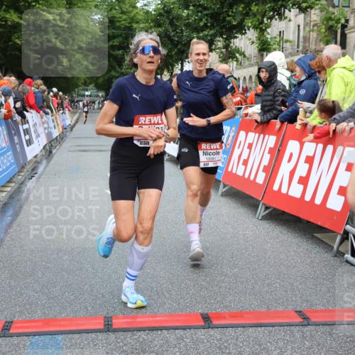 14.06.2026 - REWE Women's Run Strokosch-Dieckow http://msf.ph/oto/9764191 14.06.2026 09:51:11 Ziel 10039, 10091, 10312, 10618, 10666, 11003 meine-sportfotos.de