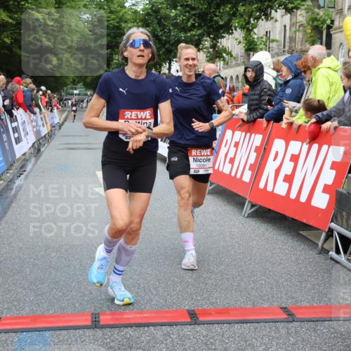 14.06.2026 - REWE Women's Run Strokosch-Dieckow http://msf.ph/oto/9764208 14.06.2026 09:51:12 Ziel 10039, 10091, 10312, 10618, 10666, 11003 meine-sportfotos.de