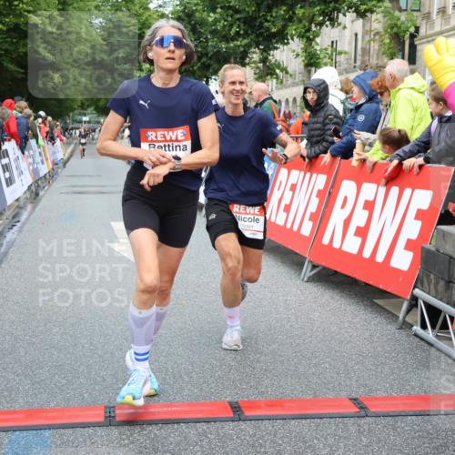 14.06.2026 - REWE Women's Run Strokosch-Dieckow http://msf.ph/oto/9764227 14.06.2026 09:51:12 Ziel 10039, 10091, 10312, 10618, 10666, 11003 meine-sportfotos.de