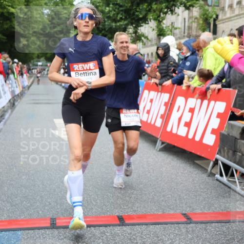 14.06.2026 - REWE Women's Run Strokosch-Dieckow http://msf.ph/oto/9764238 14.06.2026 09:51:12 Ziel 10039, 10091, 10312, 10618, 10666, 11003 meine-sportfotos.de