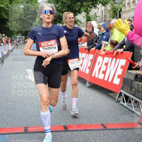 14.06.2026 - REWE Women's Run Strokosch-Dieckow http://msf.ph/oto/9764263 14.06.2026 09:51:12 Ziel 10039, 10091, 10312, 10618, 10666, 11003 meine-sportfotos.de