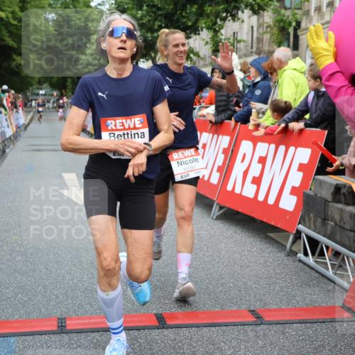 14.06.2026 - REWE Women's Run Strokosch-Dieckow http://msf.ph/oto/9764280 14.06.2026 09:51:12 Ziel 10039, 10091, 10312, 10618, 10666, 11003 meine-sportfotos.de