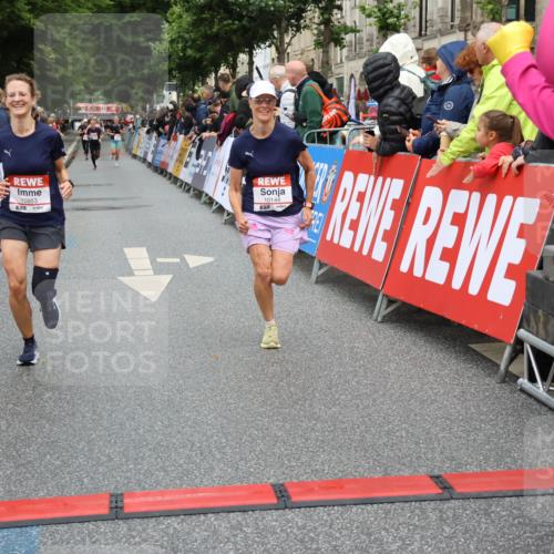 14.06.2026 - REWE Women's Run Strokosch-Dieckow http://msf.ph/oto/9764308 14.06.2026 09:51:26 Ziel 10144, 10853 meine-sportfotos.de