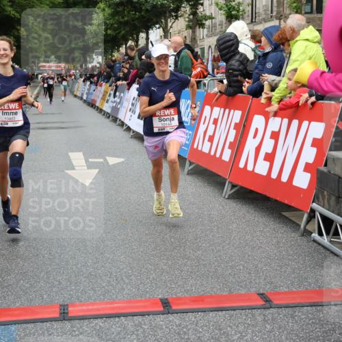 14.06.2026 - REWE Women's Run Strokosch-Dieckow http://msf.ph/oto/9764341 14.06.2026 09:51:26 Ziel 10144, 10853 meine-sportfotos.de