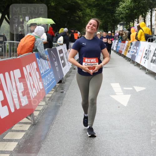 14.06.2026 - REWE Women's Run Strokosch-Dieckow http://msf.ph/oto/9764427 14.06.2026 11:11:20 Ziel 5136, 5275, 5575, 5617, 6027 meine-sportfotos.de