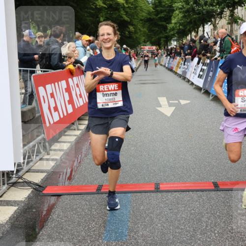 14.06.2026 - REWE Women's Run Strokosch-Dieckow http://msf.ph/oto/9764438 14.06.2026 09:51:27 Ziel 10144, 10853 meine-sportfotos.de