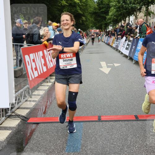 14.06.2026 - REWE Women's Run Strokosch-Dieckow http://msf.ph/oto/9764456 14.06.2026 09:51:27 Ziel 10144, 10853 meine-sportfotos.de