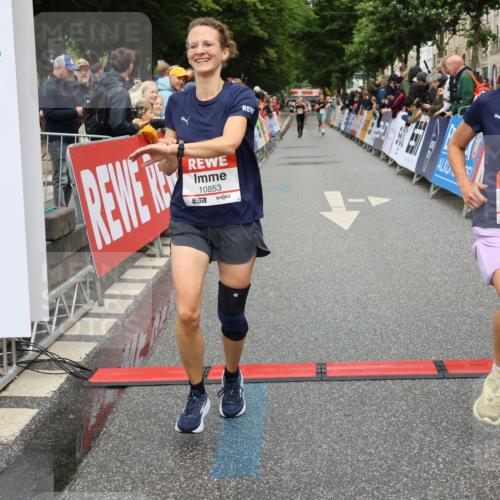 14.06.2026 - REWE Women's Run Strokosch-Dieckow http://msf.ph/oto/9764473 14.06.2026 09:51:27 Ziel 10144, 10853 meine-sportfotos.de