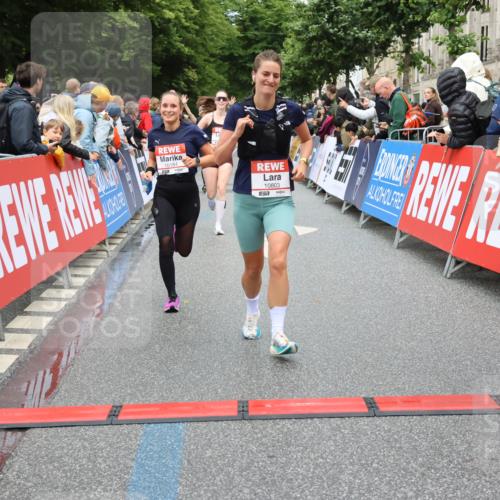 14.06.2026 - REWE Women's Run Strokosch-Dieckow http://msf.ph/oto/9764509 14.06.2026 09:51:36 Ziel 10184, 10390, 10803 meine-sportfotos.de