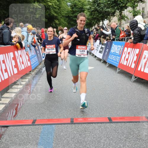 14.06.2026 - REWE Women's Run Strokosch-Dieckow http://msf.ph/oto/9764524 14.06.2026 09:51:36 Ziel 10184, 10390, 10803 meine-sportfotos.de