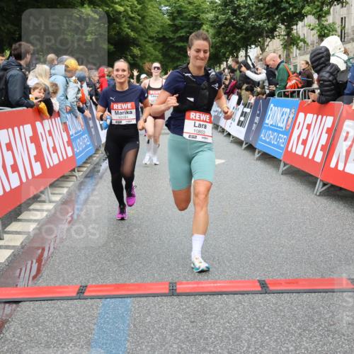 14.06.2026 - REWE Women's Run Strokosch-Dieckow http://msf.ph/oto/9764541 14.06.2026 09:51:36 Ziel 10184, 10390, 10803 meine-sportfotos.de
