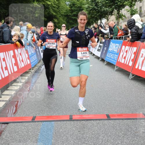 14.06.2026 - REWE Women's Run Strokosch-Dieckow http://msf.ph/oto/9764561 14.06.2026 09:51:36 Ziel 10184, 10390, 10803 meine-sportfotos.de