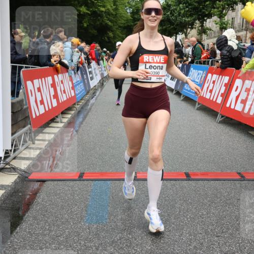 14.06.2026 - REWE Women's Run Strokosch-Dieckow http://msf.ph/oto/9764652 14.06.2026 09:51:39 Ziel 10184, 10390, 10604, 10803 meine-sportfotos.de