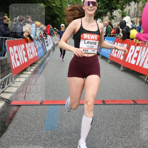 14.06.2026 - REWE Women's Run Strokosch-Dieckow http://msf.ph/oto/9764678 14.06.2026 09:51:39 Ziel 10184, 10390, 10604, 10803 meine-sportfotos.de