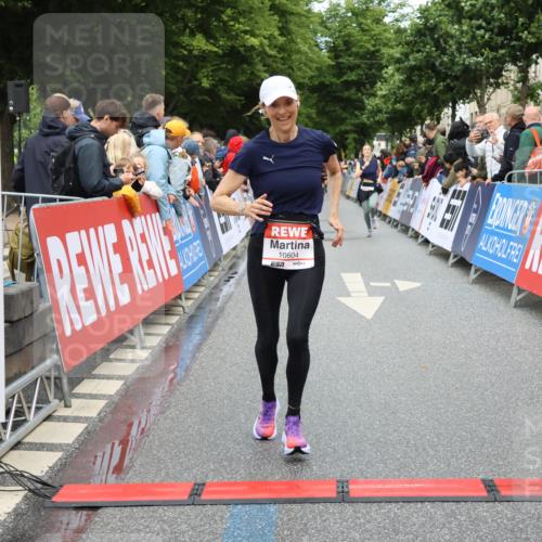 14.06.2026 - REWE Women's Run Strokosch-Dieckow http://msf.ph/oto/9764700 14.06.2026 09:51:41 Ziel 10184, 10390, 10589, 10604, 10803 meine-sportfotos.de