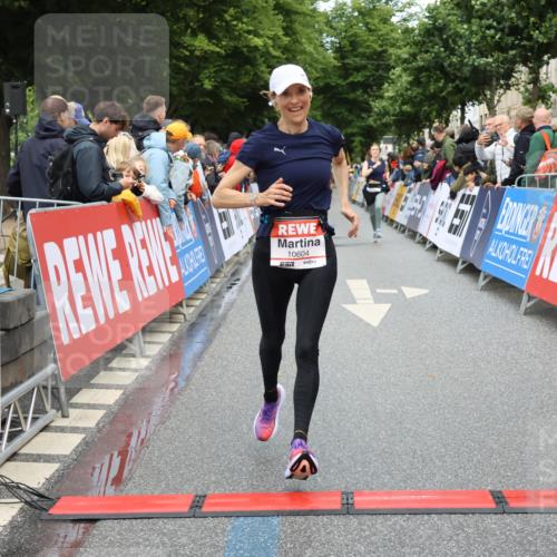 14.06.2026 - REWE Women's Run Strokosch-Dieckow http://msf.ph/oto/9764711 14.06.2026 09:51:41 Ziel 10184, 10390, 10589, 10604, 10803 meine-sportfotos.de