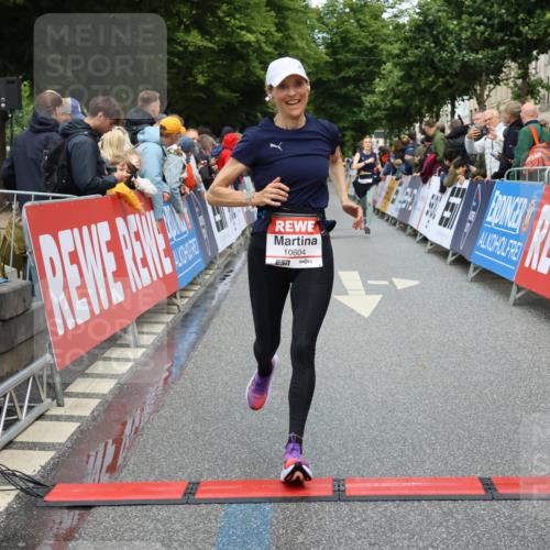 14.06.2026 - REWE Women's Run Strokosch-Dieckow http://msf.ph/oto/9764725 14.06.2026 09:51:41 Ziel 10184, 10390, 10589, 10604, 10803 meine-sportfotos.de