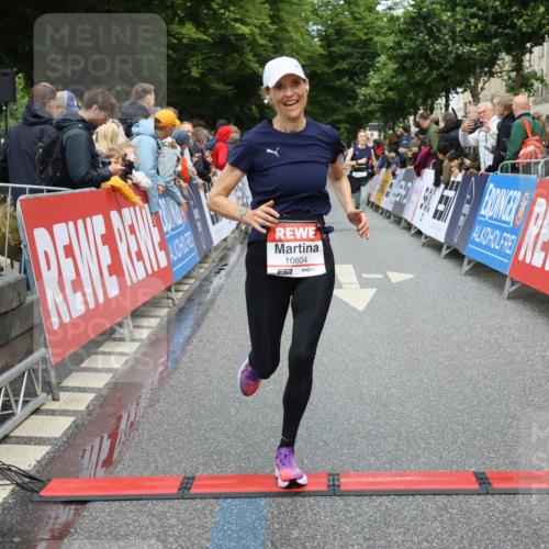 14.06.2026 - REWE Women's Run Strokosch-Dieckow http://msf.ph/oto/9764736 14.06.2026 09:51:41 Ziel 10184, 10390, 10589, 10604, 10803 meine-sportfotos.de
