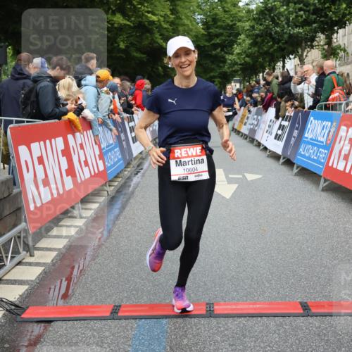14.06.2026 - REWE Women's Run Strokosch-Dieckow http://msf.ph/oto/9764747 14.06.2026 09:51:41 Ziel 10184, 10390, 10589, 10604, 10803 meine-sportfotos.de