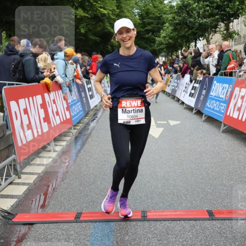 14.06.2026 - REWE Women's Run Strokosch-Dieckow http://msf.ph/oto/9764760 14.06.2026 09:51:41 Ziel 10184, 10390, 10589, 10604, 10803 meine-sportfotos.de