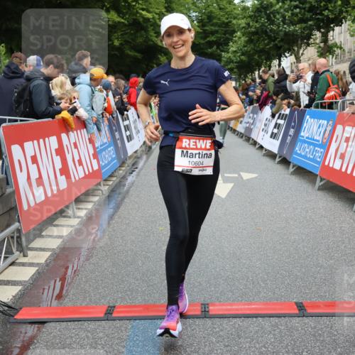 14.06.2026 - REWE Women's Run Strokosch-Dieckow http://msf.ph/oto/9764773 14.06.2026 09:51:41 Ziel 10184, 10390, 10589, 10604, 10803 meine-sportfotos.de