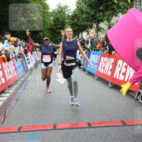 14.06.2026 - REWE Women's Run Strokosch-Dieckow http://msf.ph/oto/9764788 14.06.2026 09:51:45 Ziel 10184, 10390, 10589, 10604, 10925, 10999 meine-sportfotos.de
