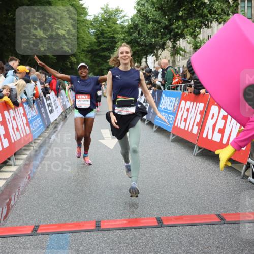 14.06.2026 - REWE Women's Run Strokosch-Dieckow http://msf.ph/oto/9764803 14.06.2026 09:51:45 Ziel 10184, 10390, 10589, 10604, 10925, 10999 meine-sportfotos.de