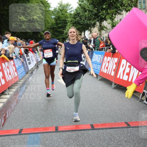 14.06.2026 - REWE Women's Run Strokosch-Dieckow http://msf.ph/oto/9764831 14.06.2026 09:51:45 Ziel 10184, 10390, 10589, 10604, 10925, 10999 meine-sportfotos.de