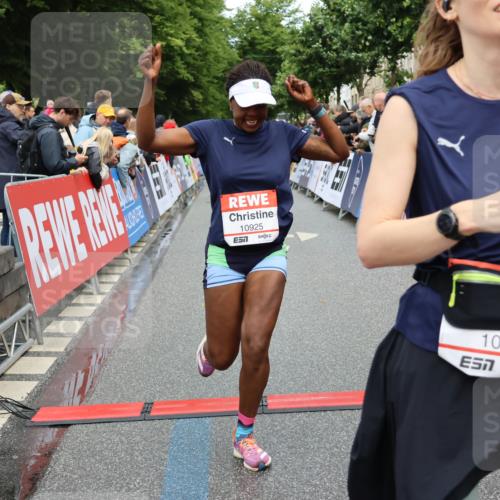 14.06.2026 - REWE Women's Run Strokosch-Dieckow http://msf.ph/oto/9764884 14.06.2026 09:51:46 Ziel 10390, 10589, 10604, 10925, 10999 meine-sportfotos.de