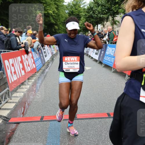 14.06.2026 - REWE Women's Run Strokosch-Dieckow http://msf.ph/oto/9764929 14.06.2026 09:51:46 Ziel 10390, 10589, 10604, 10925, 10999 meine-sportfotos.de